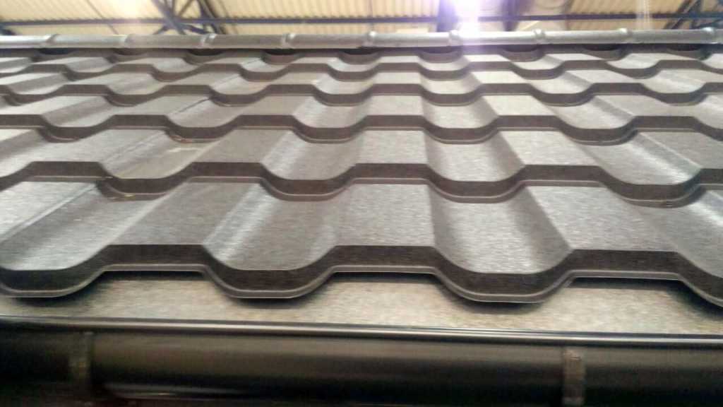 Стенд зі зразком металочерепиці Статус