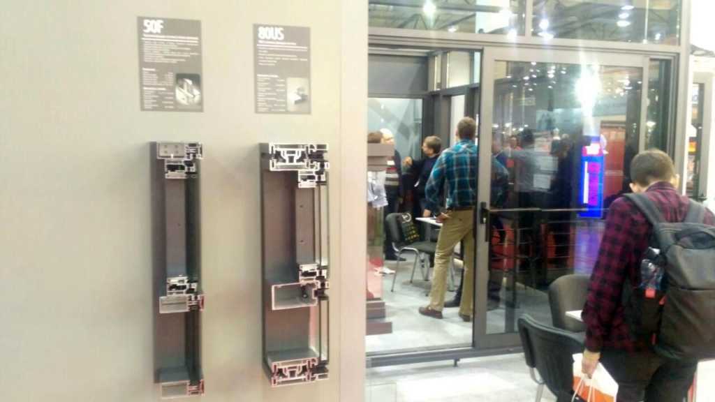 Стенд зі зразками алюмінієвих систем