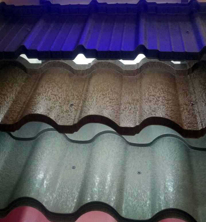 Стенд зі зразками форм металочерепиці