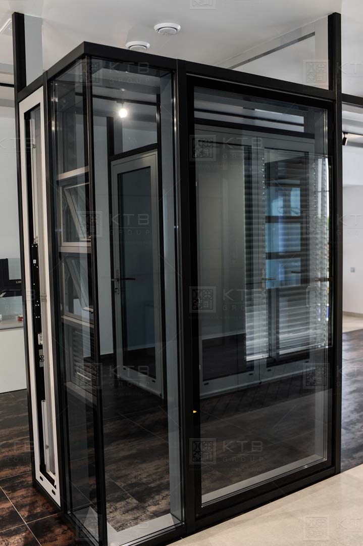 Стенд з відсувними системами