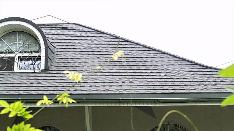 Фото даху з композитною черепицею