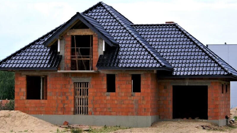 Фото даху з керамічною черепицею