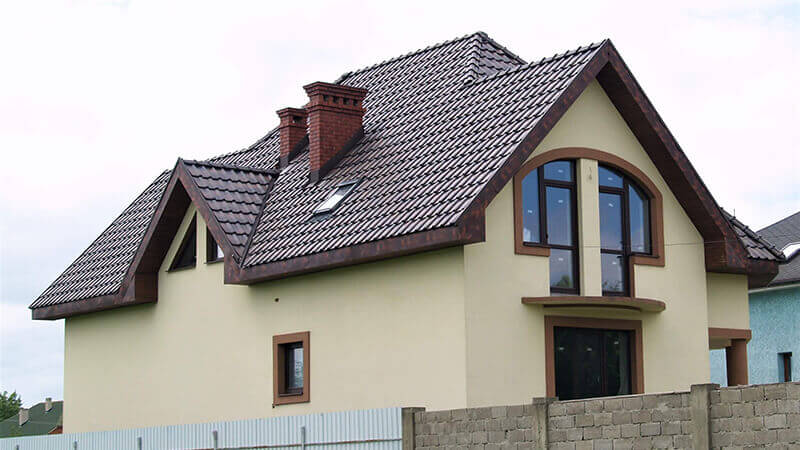 Фото даху з керамічною черепицею