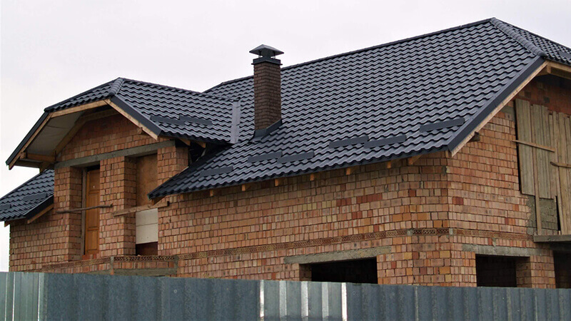 Фото даху з металочерепицею