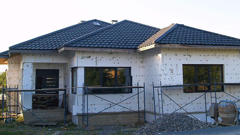 Фото даху з керамічною черепицею