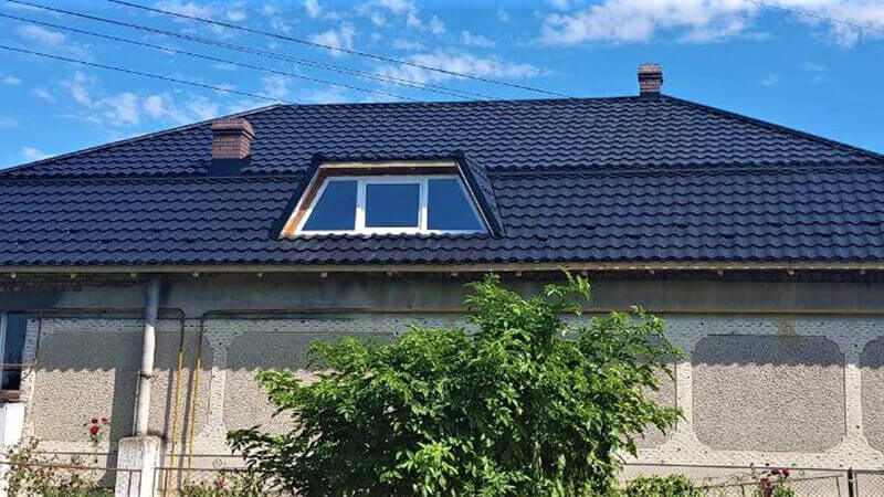 Фото даху з металочерепицею