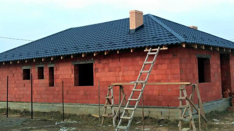 Фото даху з металочерепицею