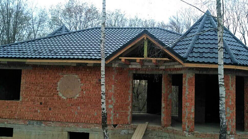 Фото даху з металочерепицею