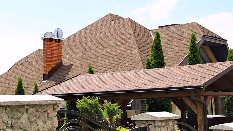 Фото даху з бітумною черепицею