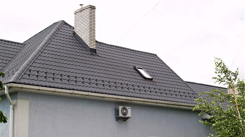 Фото даху з металочерепицею