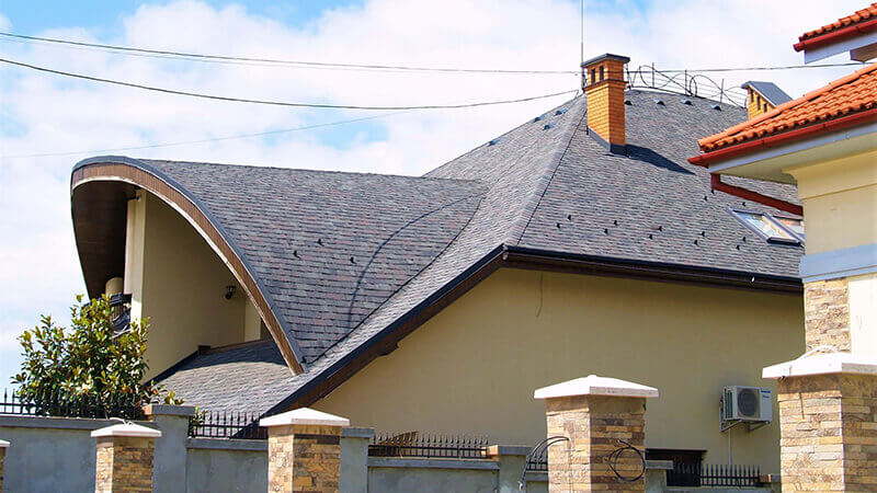 Фото даху з бітумною черепицею